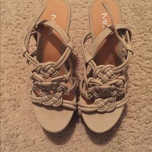 MIA Knotted tan wedges size 6.5